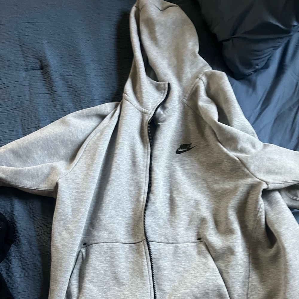 Nike tech top